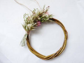 türkranz kranz trockenblumen weidenruten