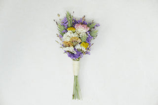 Hochzeitsblumen slow flowers bio boutonnière Ansteckblume