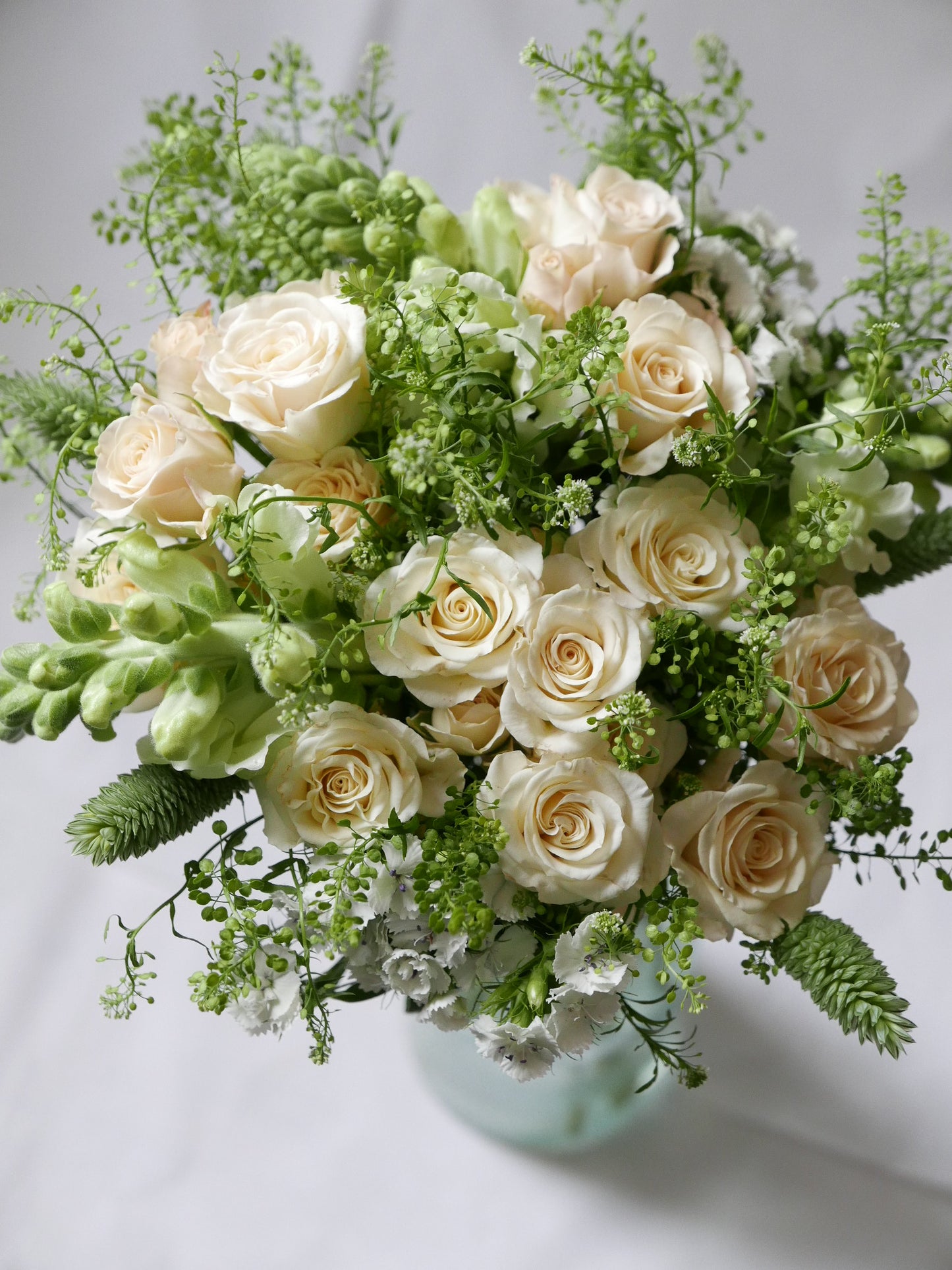 Hochzeitsstrauß slowflowers leipzig bio crème weiß grün