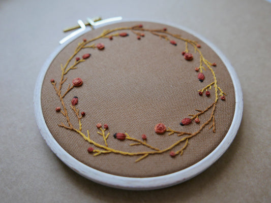 Embroidery Pattern 'Rosehip wreath'