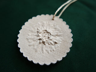 Plaster ornament 'Strawflower'