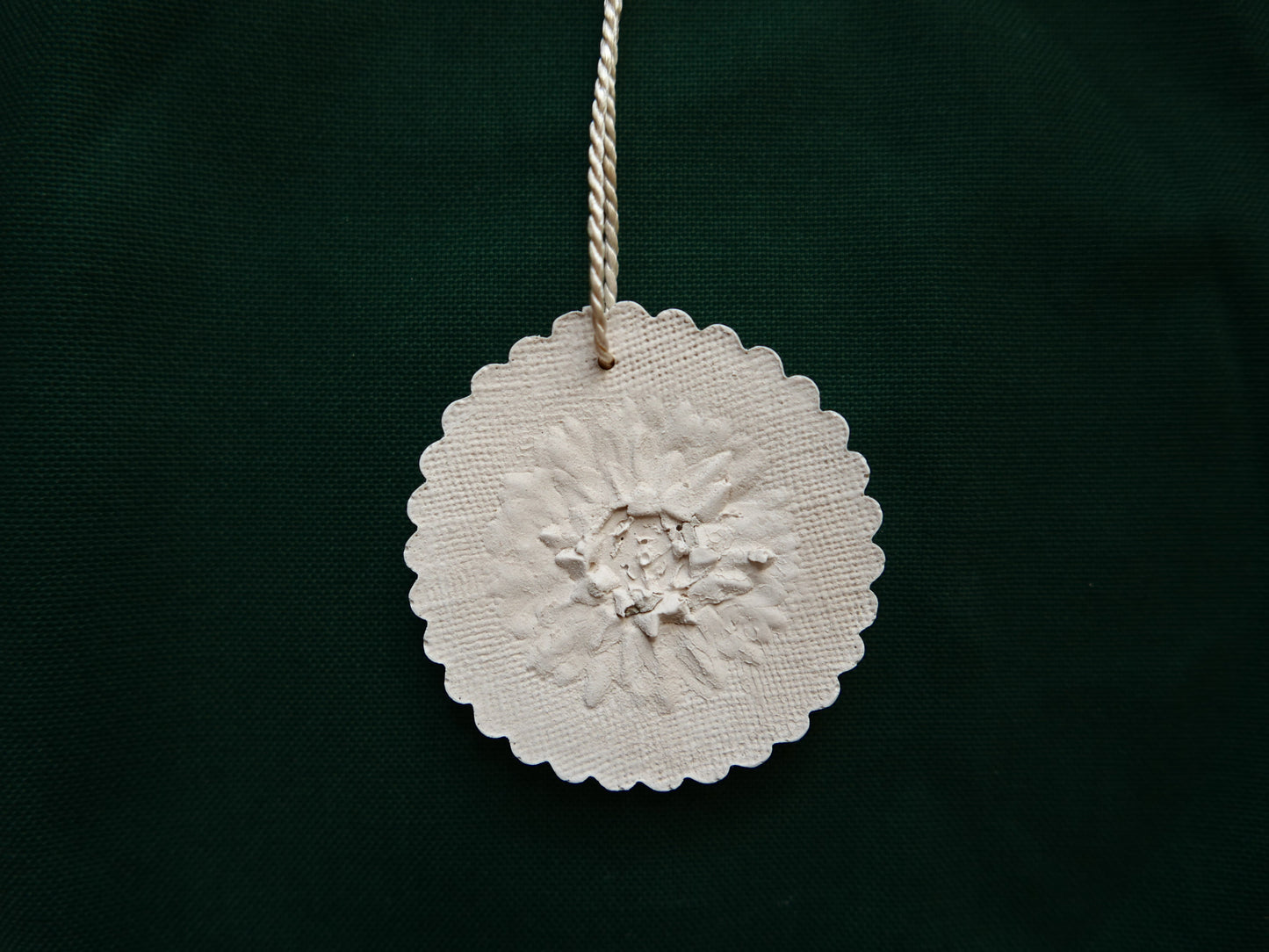 Plaster ornament 'Strawflower'