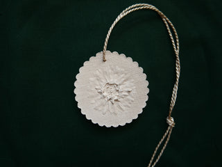 Plaster ornament 'Strawflower'