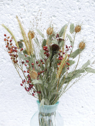 Trockenblumen 'Hagebutte und Gräser'