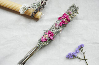 räucherbündel smudge stick mit blumen schafgarbe minze bio ökologisch